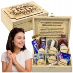 Niezbędnik urodzinowy z imieniem i życzeniami – drewniana skrzynka z personalizacją